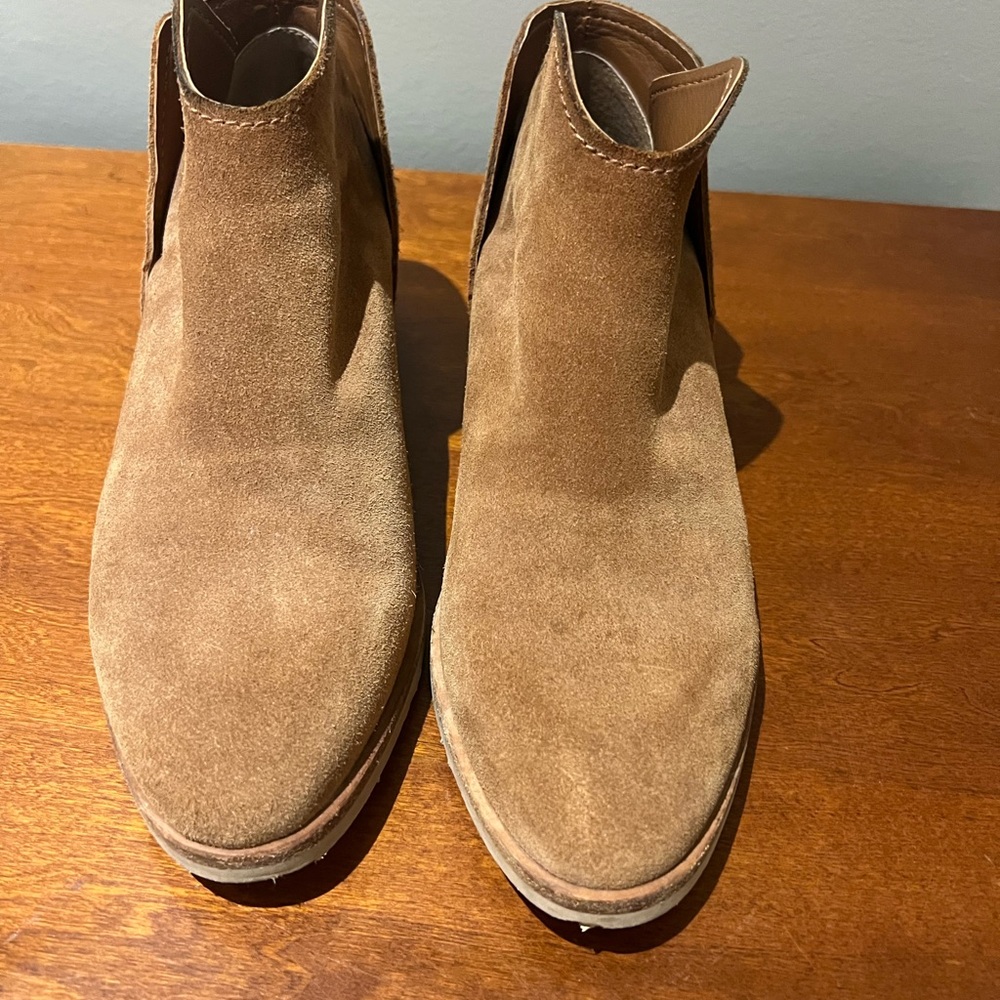 Women’s Dolce Vita Suede slip-on Booties - Tan size 9